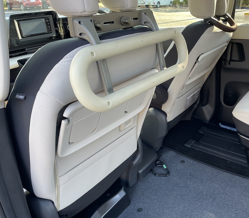 福祉車両 介護タクシー内部の手すり