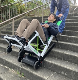 神奈川県で初導入の階段昇降機